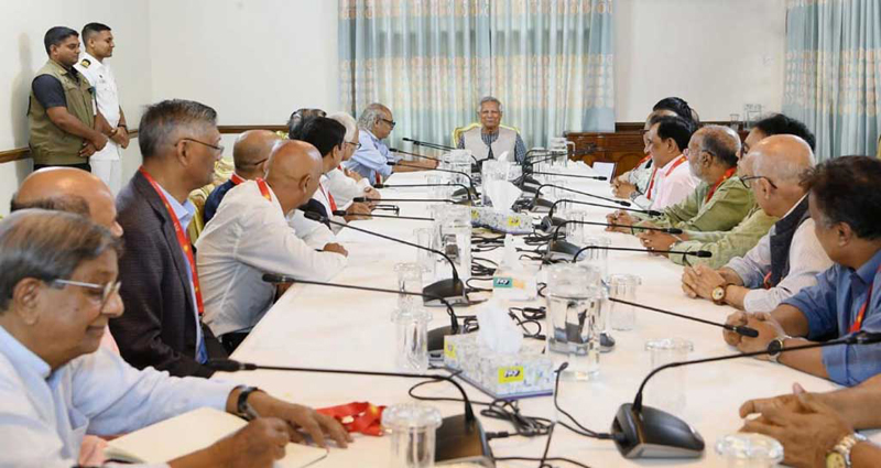 অন্তত ২-৩ বছর অন্তর্বর্তী সরকারের ‘মেয়াদ চান’ সম্পাদকরা