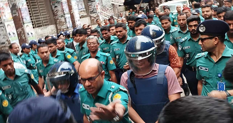 সাবেক আইজিপি আবদুল্লাহ মামুন ও শহীদুল হক গ্রেপ্তারের পর রিমান্ডে