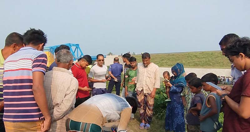 গরুচোর সন্দেহে তিন জনকে পিটিয়ে হত্যা
