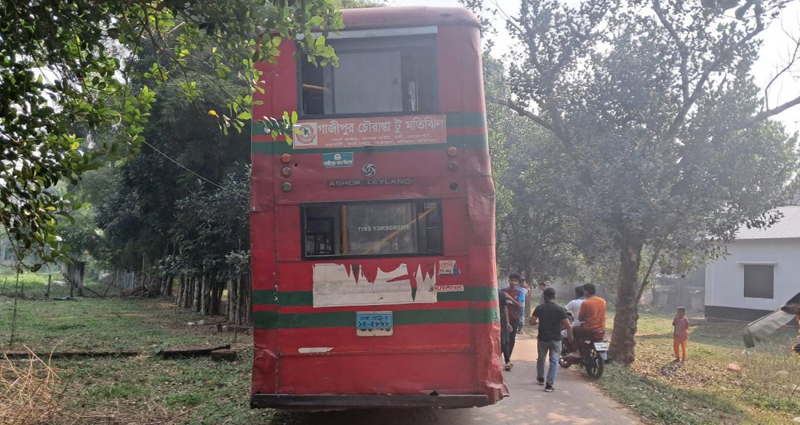 শ্রীপুরে পিকনিকের বাসে বিদ্যুৎস্পৃষ্ট হয়ে ৩ শিক্ষার্থী নিহত
