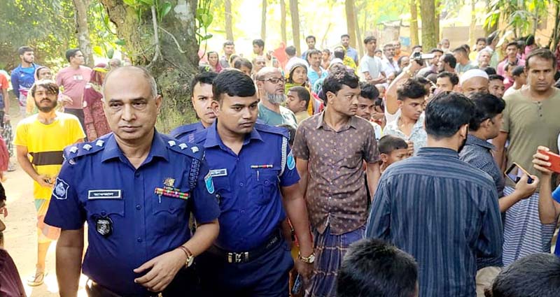 শ্রীপুরে স্ত্রীর সঙ্গে পরকীয়া সন্দেহে ব্যবসায়ীকে কুপিয়ে হত্যা