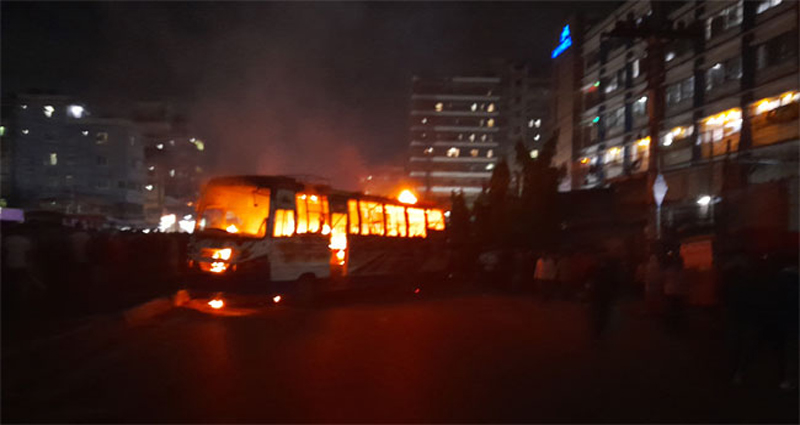 গাজীপুরে বাসের ধাক্কায় নিরাপত্তা কর্মী নিহত, ৩ বাসে আগুন