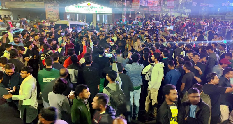মুখোমুখি অবস্থানে ঢাবি ও সাত কলেজের শিক্ষার্থীরা, উত্তেজনা চরমে