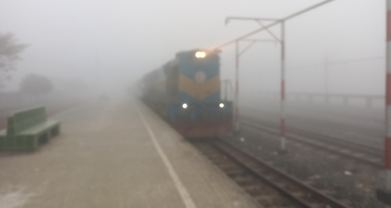 কুয়াশায় রেল দুর্ঘটনা এড়াতে বিশেষ নির্দেশনা