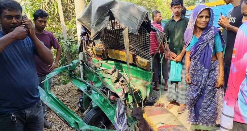 কালিয়াকৈরে ট্রাক-অটোরিকশার মুখোমুখি সংঘর্ষ: প্রাণ গেল তিন জনের
