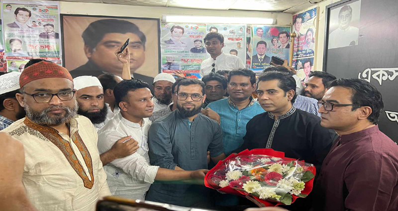 ববি হাজ্জাজের দল ছেড়ে পার্থর দলে যোগ দিলেন শতাধিক নেতাকর্মী