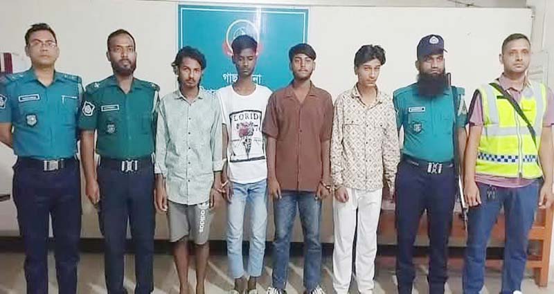 গাজীপুরে বাটা শোরুমে ভাঙচুর-লুটপাট: গ্রেপ্তার ৪