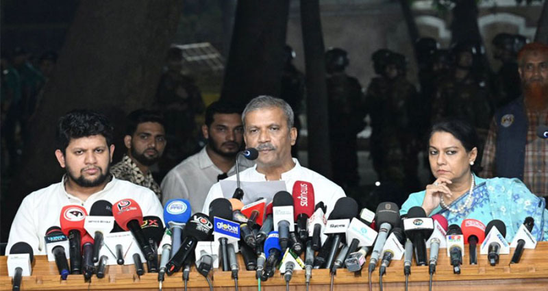 আওয়ামী লীগের কার্যক্রম নিষিদ্ধ করার সিদ্ধান্ত: আসিফ নজরুল