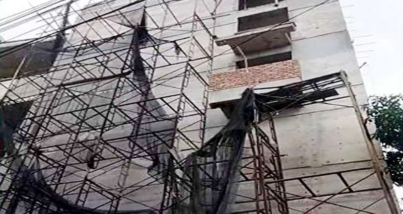 যশোরে নির্মাণাধীন ভবনের কার্নিশ ভেঙে ২ প্রকৌশলীসহ নিহত ৩