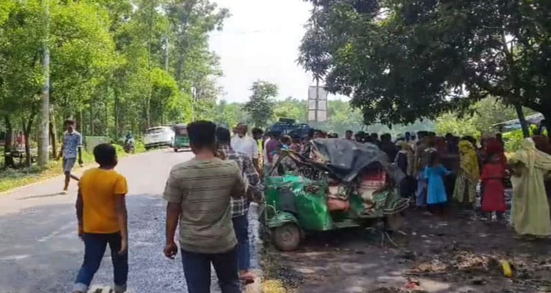 কালিয়াকৈরে ভ্যান ও সিএনজি’র মুখোমুখি সংঘর্ষে নিহত ৫