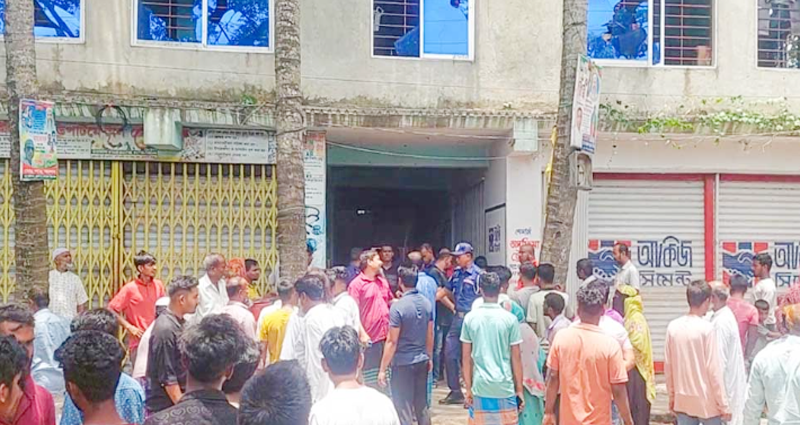 কুমিল্লায় এক পরিবারের তিনজনকে পিটিয়ে হত্যা