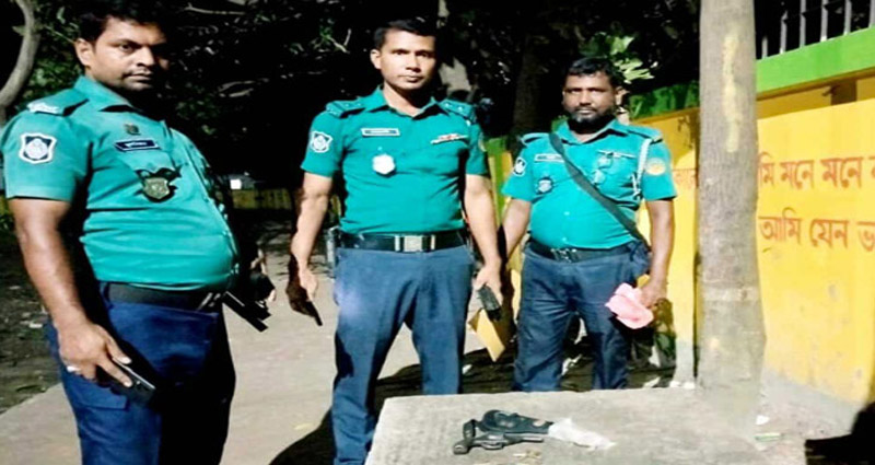 টঙ্গীতে স্কুলের মাঠে মিলল ১৫ রাউন্ড গুলিসহ রিভলবার