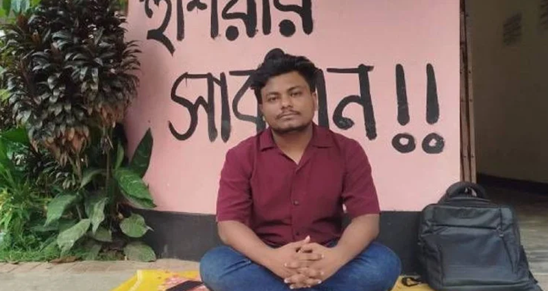 সব প্রার্থীর বাধ্যতামূলক ডোপ টেস্টের দাবিতে অনশনে জাকসু ভিপি প্রার্থী রাব্বি
