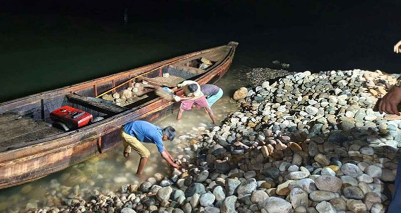 সিলেটে পাথর লুটের ঘটনায় গ্রেফতার ৫