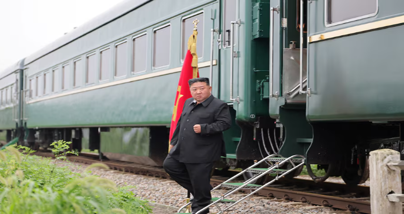 সবুজরঙা ট্রেনে চেপে চীনে পৌঁছেছেন কিম জং উন