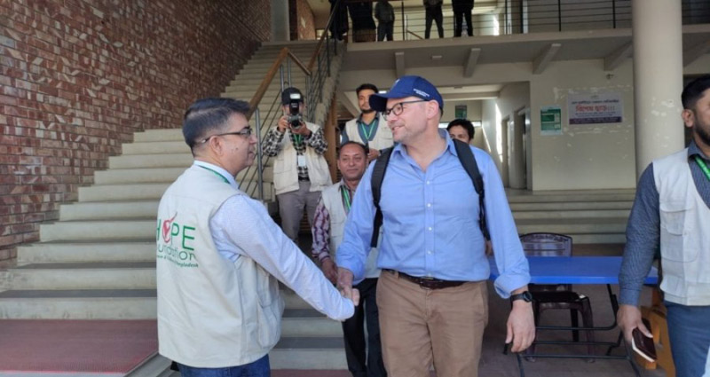 মহেশখালীতে হাসপাতাল পরিদর্শন করেছে পিটার হাস 