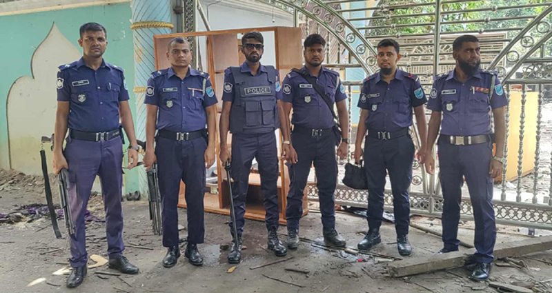নুরাল পাগলের দরবারের সামনে পুলিশ মোতায়েন, ৩৫০০ জনের নামে মামলা