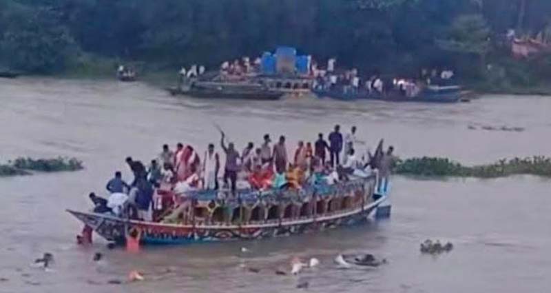 কালিয়াকৈরে প্রতিমা বিসর্জনের সময় নৌকাডুবি: নিখোঁজ এক শিশুর লাশ উদ্ধার