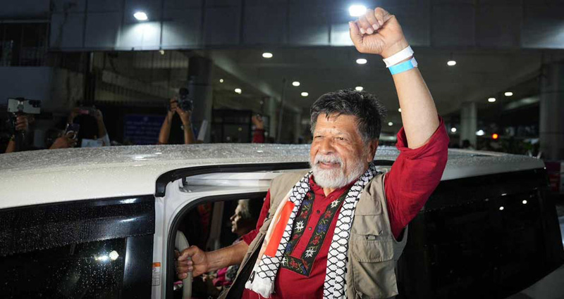 ইসরায়েল থেকে মুক্তি পেয়ে দেশে ফিরলেন শহিদুল আলম