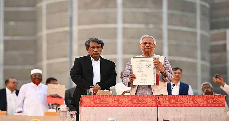 জুলাই জাতীয় সনদে স্বাক্ষর করলেন প্রধান উপদেষ্টা ও রাজনীতিবিদেরা