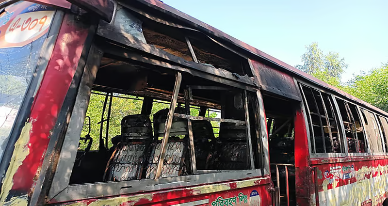 কালিয়াকৈরে দাঁড়িয়ে থাকা বাসে অগ্নিসংযোগ