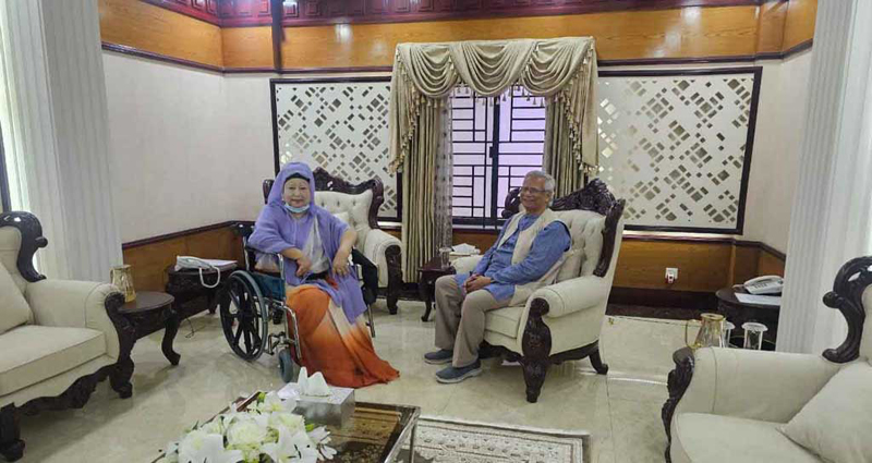 সেনাকুঞ্জে খালেদা জিয়া ও প্রধান উপদেষ্টার একান্তে আলাপ