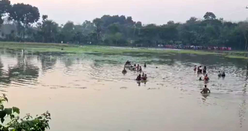 বিলে শাপলা তুলতে গিয়ে ৪ স্কুলশিক্ষার্থীর মৃত্যু