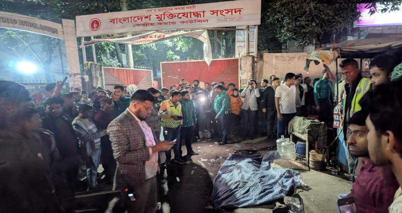 মগবাজারে ফ্লাইওভারের ওপর থেকে ছোড়া ককটেলে তরুণ নিহত