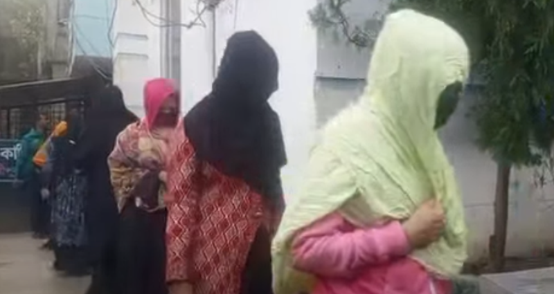 গাজীপুরে আবাসিক হোটেলে পুলিশের অভিযান, নারীসহ ৪২ জন গ্রেপ্তার