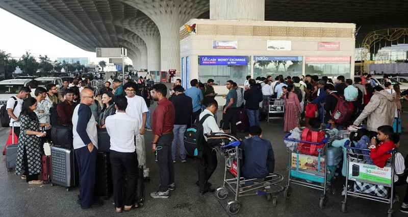 ভারতজুড়ে বিমান চলাচল বিপর্যস্ত, দিনে হাজারের বেশি ফ্লাইট বাতিল