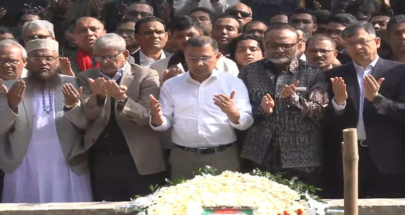 ওসমান হাদির কবর জিয়ারত করলেন তারেক রহমান