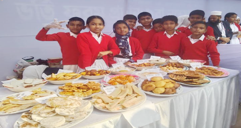 গাজীপুরে নতুন প্রজন্মকে লোকজ ঐতিহ্যের সঙ্গে পরিচয় করাতে পিঠা উৎসব