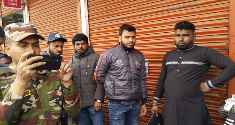 মেহেরপুর জামায়াত আমিরের গাড়ি থেকে অস্ত্রসহ আটক ৩ কর্মী