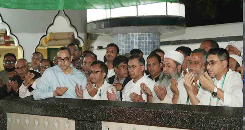 সিলেটে শাহজালাল (রহ.)-এর মাজার জিয়ারত করলেন তারেক রহমান