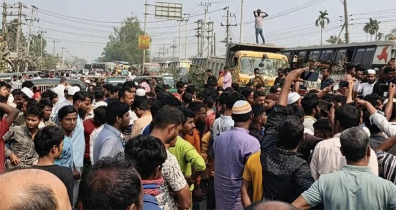 চাঁদার পরিমাণ বাড়িয়ে দেওয়ায় সড়ক অবরোধ