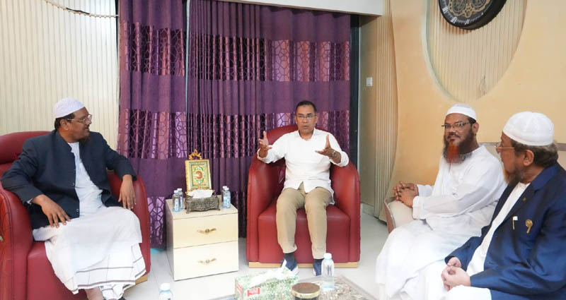 এবার চরমোনাই পীরের বাসায় গিয়ে সাক্ষাৎ করলেন তারেক রহমান