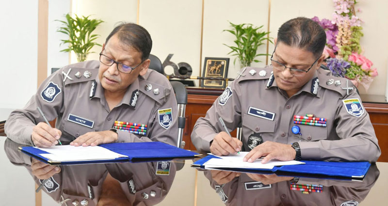 দায়িত্ব নিলেন নতুন আইজিপি আলী হোসেন ফকির