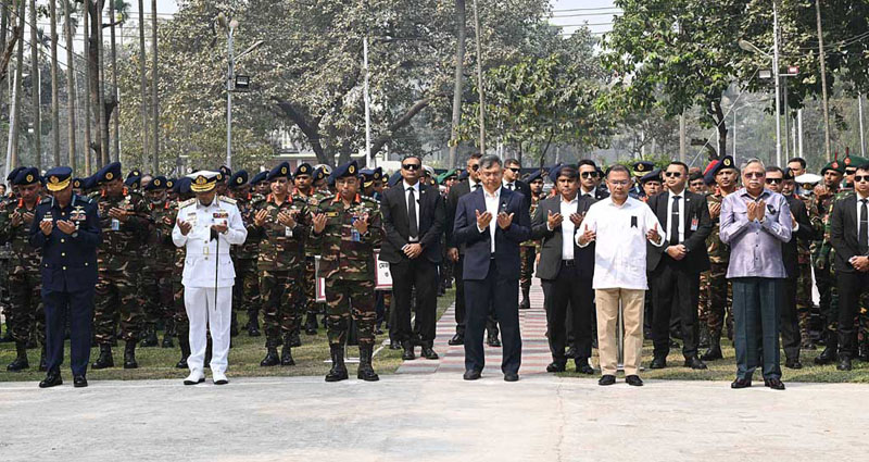 পিলখানায় নিহতদের কবরে রাষ্ট্রপতি ও প্রধানমন্ত্রীর শ্রদ্ধা