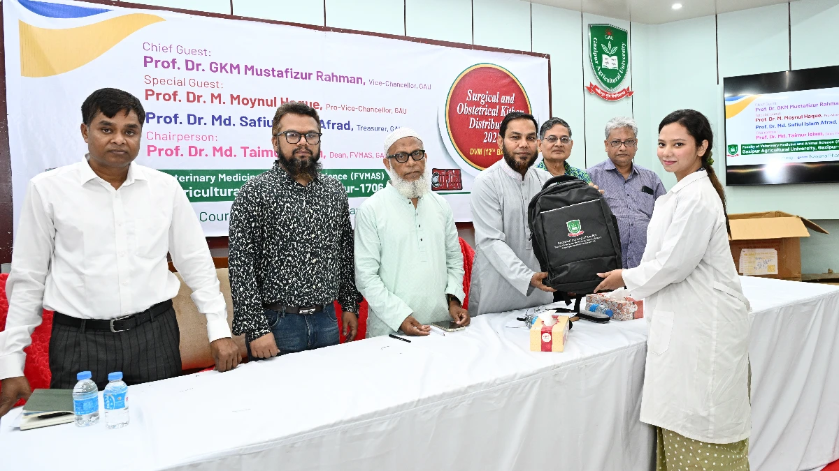 গাজীপুর কৃষি বিশ্ববিদ্যালয়ে শিক্ষার্থীদের সার্জিক্যাল কিট-বক্স বিতরণ