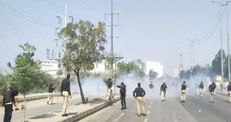 করাচিতে মার্কিন কনস্যুলেটের কাছে বিক্ষোভ-সংঘর্ষে নিহত অন্তত ৯