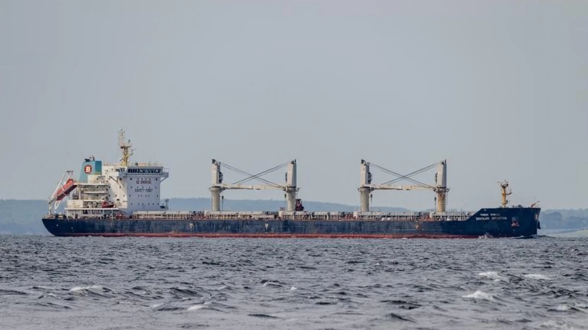 যুক্তরাষ্ট্রের সাথে শান্তি চুক্তি অনেক দূরে, হরমুজ প্রণালি আবার বন্ধ