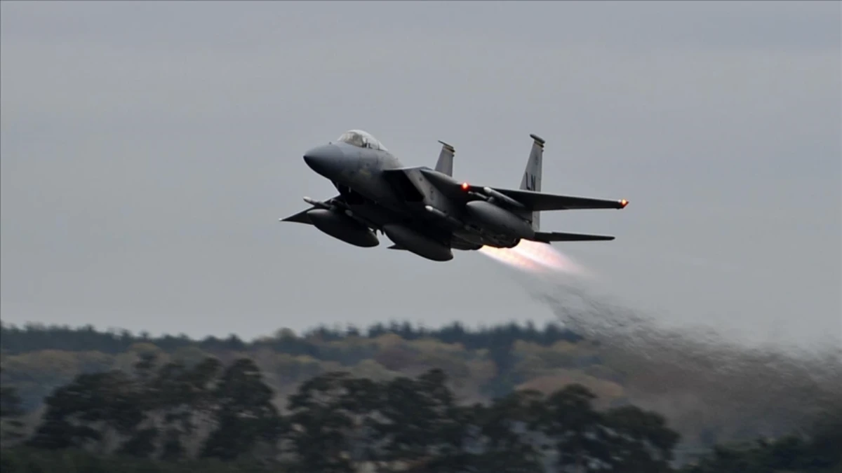 নিখোঁজ ক্রুকে উদ্ধারে ইরানে নিজেদের দুই উড়োজাহাজ ধ্বংস করল যুক্তরাষ্ট্র