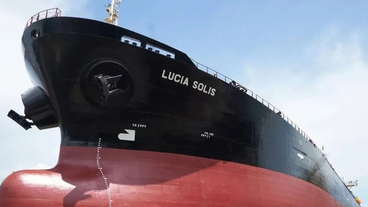 চট্টগ্রাম বন্দরে ৬৬ হাজার টন ডিজেল নিয়ে দুই জাহাজ