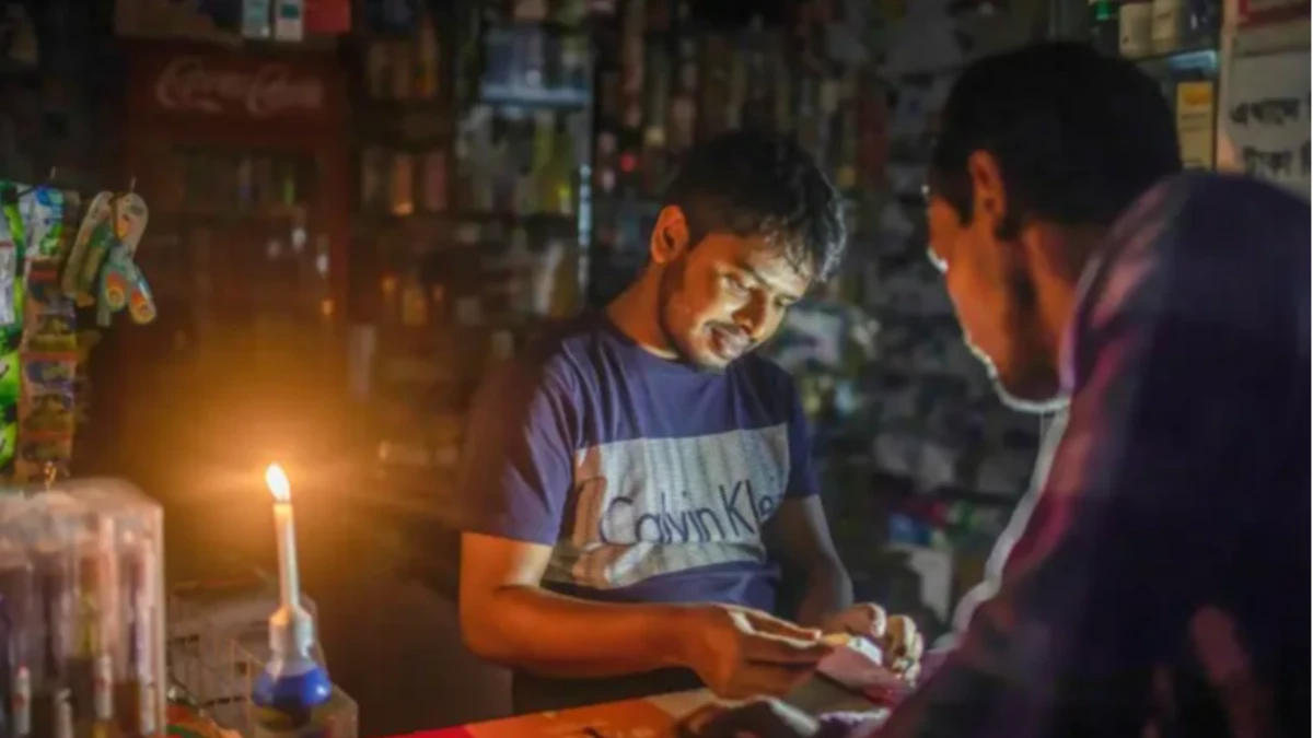 তীব্র গরমে দিনে-রাতে নিয়ম করে লোডশেডিং, বেড়েছে দুর্ভোগ