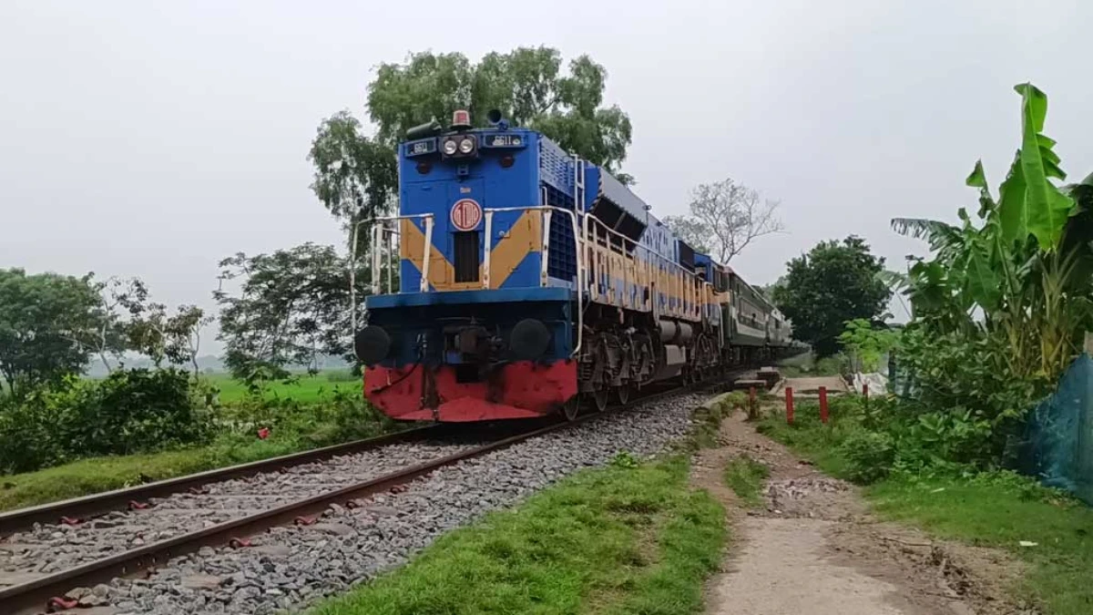 গাজীপুরে ট্রেনে কাটা পড়ে মা ও শিশুপুত্রের মৃত্যু