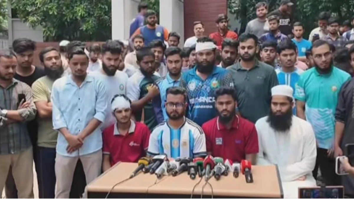 ডুয়েটে কমপ্লিট শাটডাউনের ঘোষণা, ক্যাম্পাসের বাইরে নতুন উপাচার্যের মতবিনিময় সভা