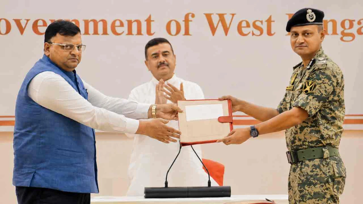 বাংলাদেশ সীমান্তে কাঁটাতারের বেড়া নির্মাণে বিএসএফকে জমি দিলেন শুভেন্দু