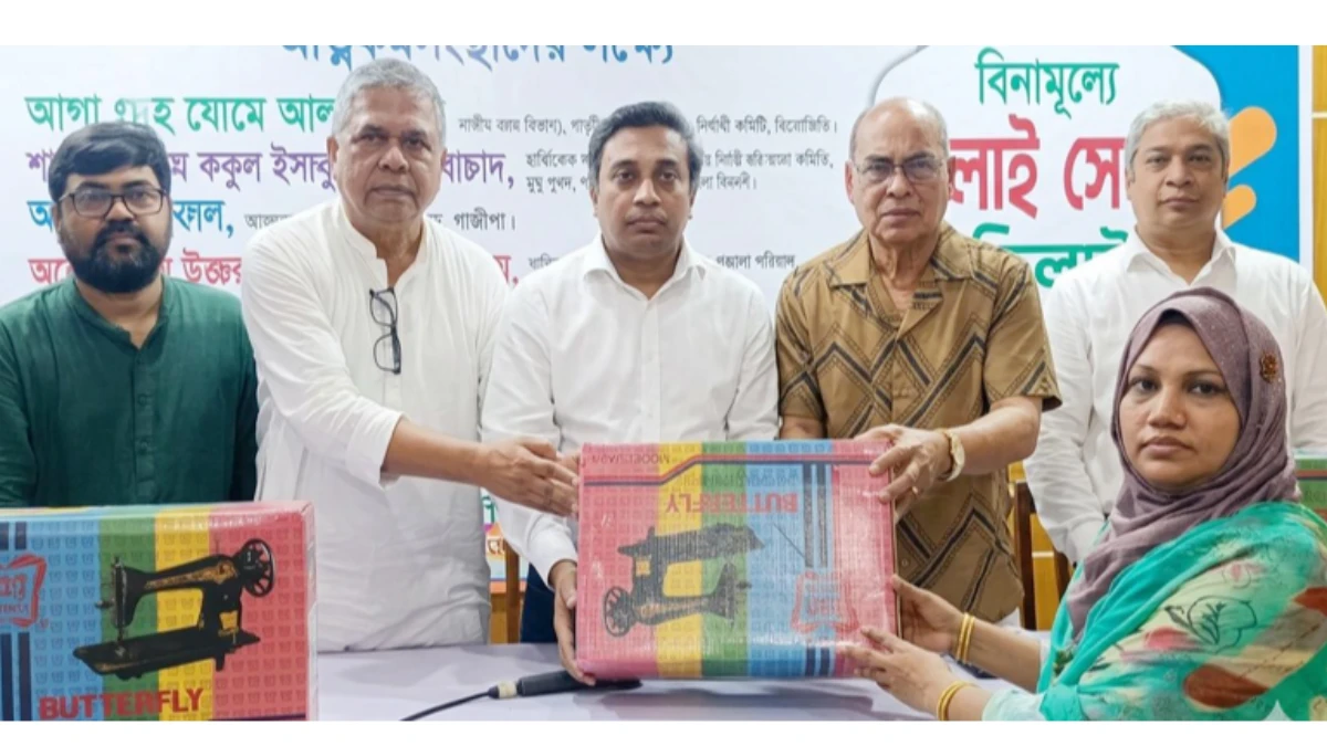 গাজীপুরে ৮০ জন দুস্থ নারীকে বিনামূল্যে সেলাই মেশিন বিতরণ