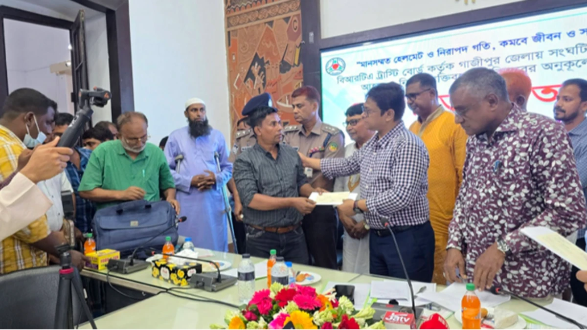 গাজীপুরে সড়ক দুর্ঘটনায় ক্ষতিগ্রস্ত ২৭ পরিবার পেল ১ কোটি ১৫ লাখ টাকা