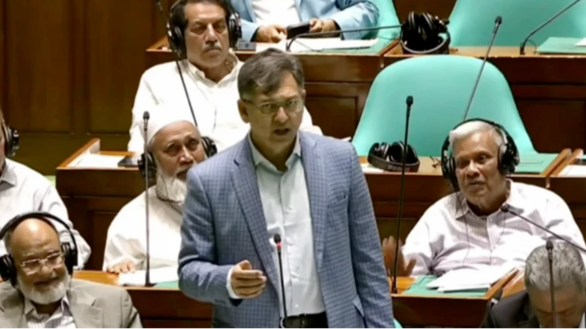 মিয়ানমার সীমান্তে কাঁটাতারের বেড়া বসবে, ‘বিবেচনায়’ ভারত সীমান্তও: স্বরাষ্ট্রমন্ত্রী